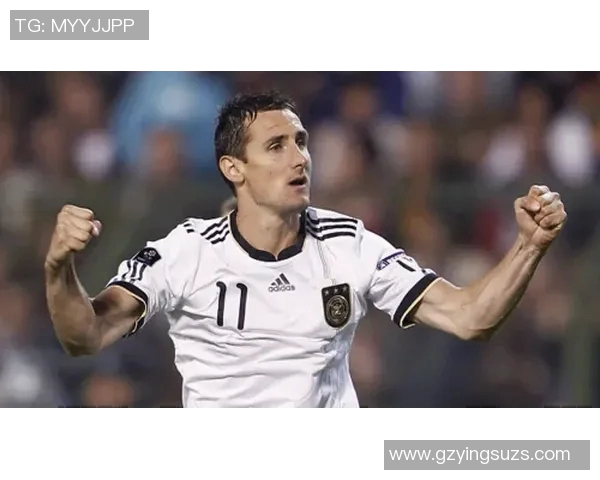 德国足球球星克劳奇的职业生涯与场上表现全面解析